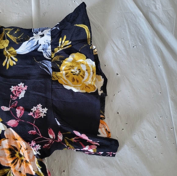 Loft Floral Women's Top - Blue with Multicolor Design, Size Medium Petit - Picture 5 of 5